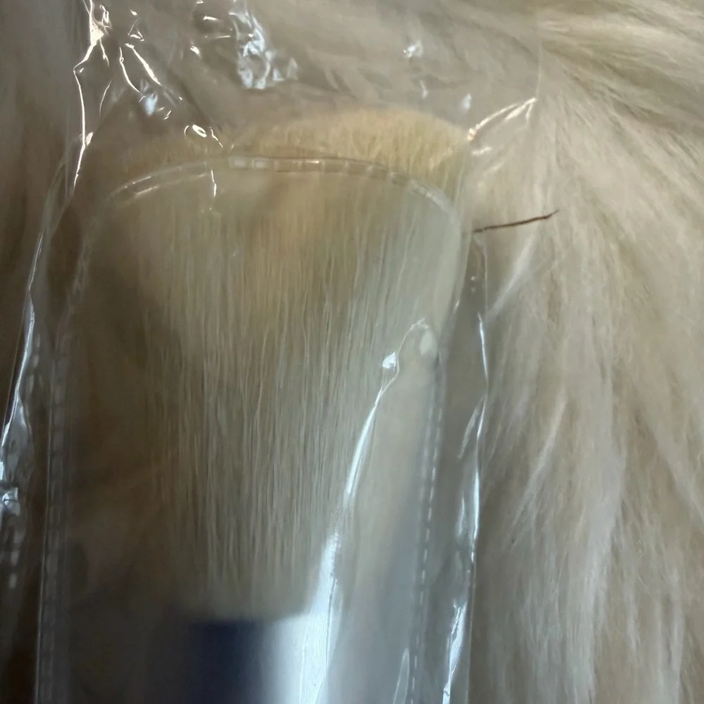 TIGI Silver Powder Brush
